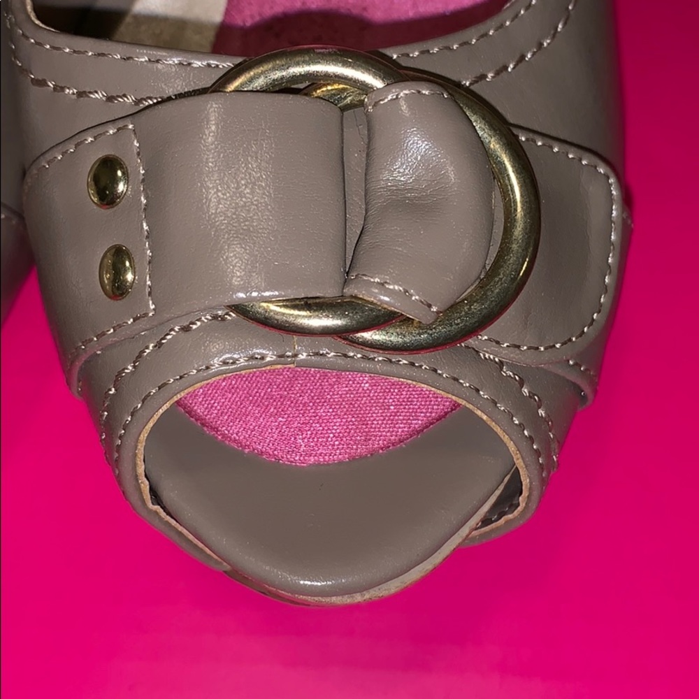 Heels - Picture 4 of 4
